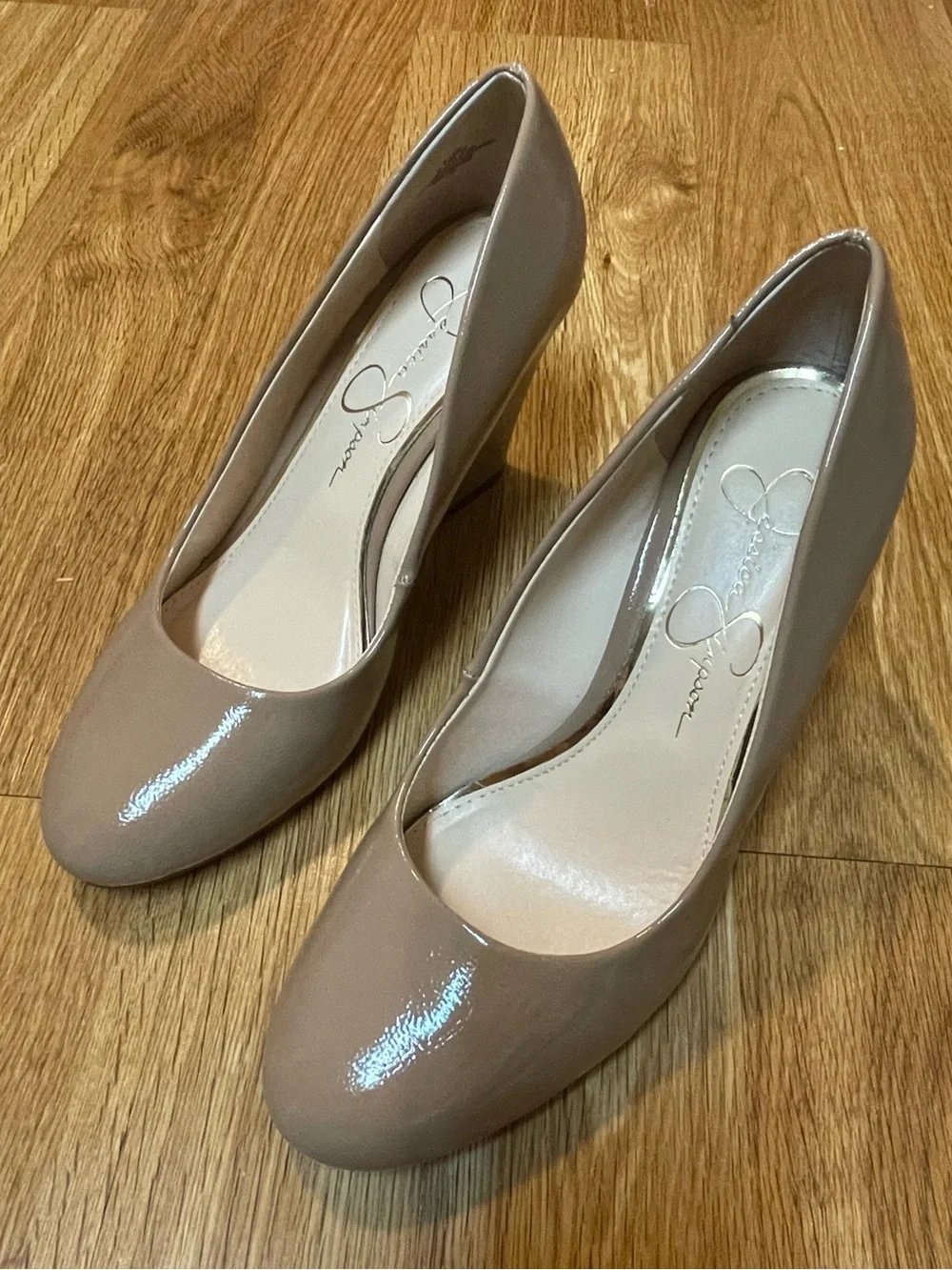 Jessica Simpson Cash Wedge Heel in Chai Latte Patent Sz 6.5